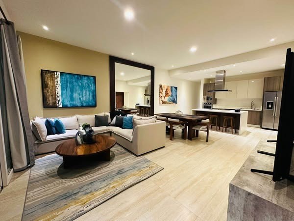 HERMOSO CONDOMINIO EN RENTA EN VISTA VELA 1 !!
Hermoso Condominio ubicado en vista vela fase 1 con vista a la bahía a 2 minutos de Costco!!
3 recamaras 
3 Baños
Sala
Comedor 
Cocina integral equipada 
Totalmente amueblado y decorado
Área de lavado 
Ventanas principales anti huracan
1 piso 
Vista al mar 
NO MASCOTA 
6241085897
Precio $$ 43,000 pesos + Depósito $$